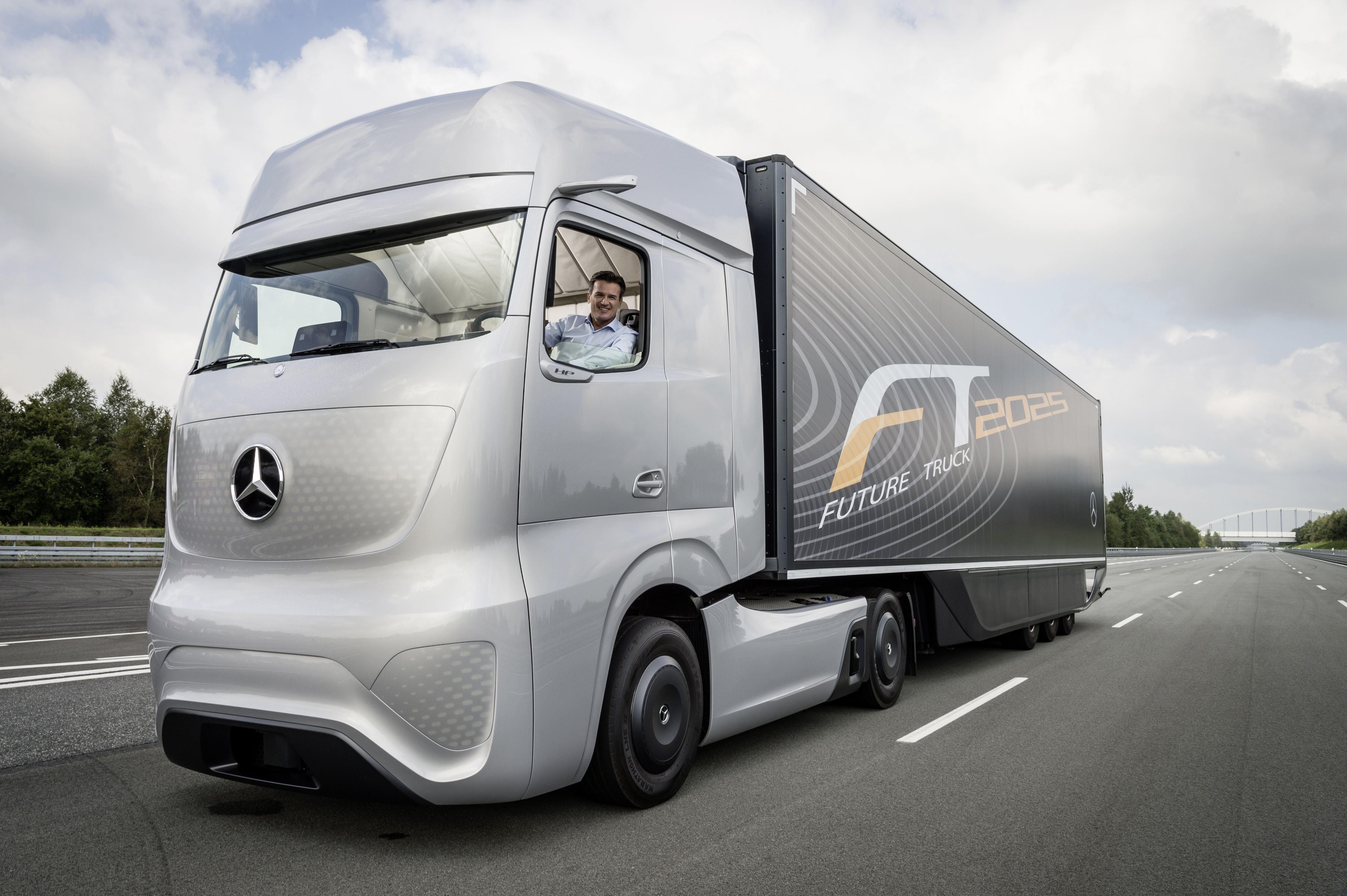 Novo Caminhão Mercedes Benz 1113 2025: Inovação no Transporte 