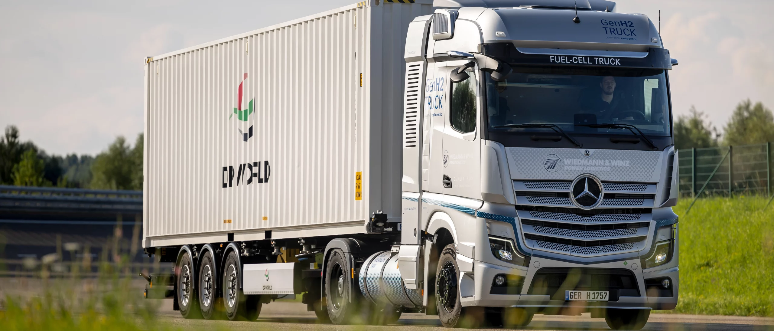 Daimler Truck inicia testes em clientes com caminhões Mercedes-Benz movidos a célula de combustível à base de hidrogênio