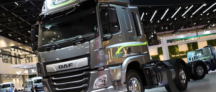 DAF celebra 18 meses de operação do primeiro caminhão Euro 6