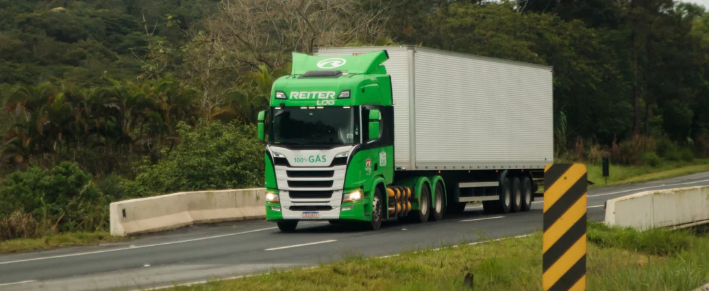 Reiter Log qualifica e garante emprego para motoristas mulheres