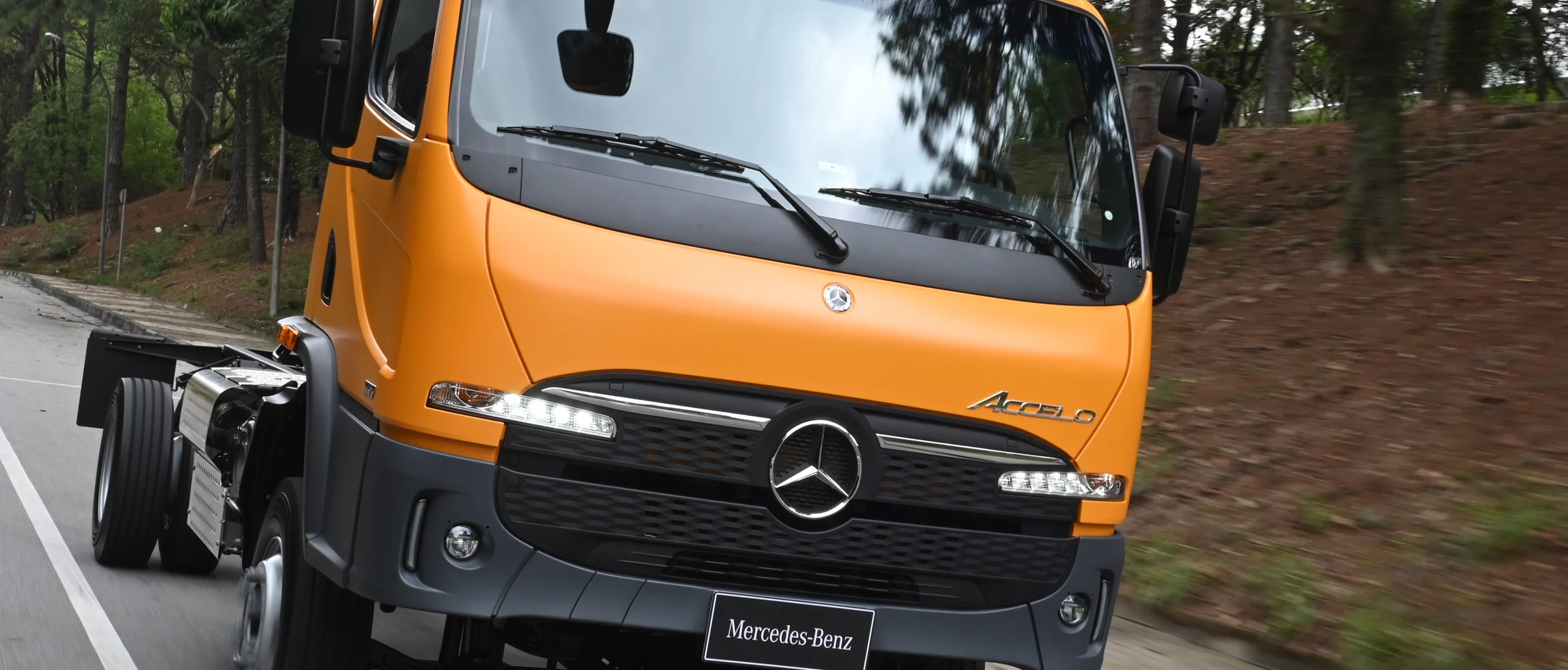 Mercedes-Benz anuncia lançamentos e novidades no portfólio de caminhões para 2025