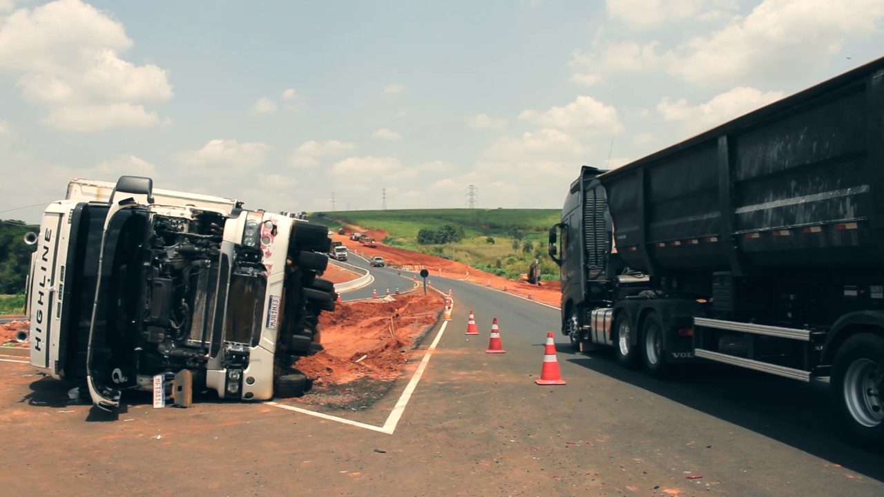 Falta de atenção e estrada não combinam